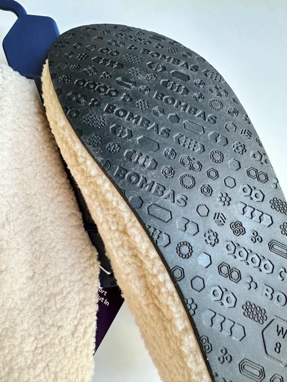 NWT Bombas Women’s Cream Sherpa Slip-On Slippers - Picture 5 of 5